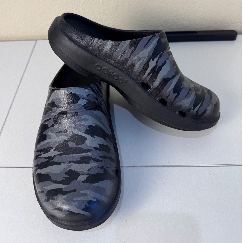 OOFOS OOcloog Camo Clogs Womens 8 Black Gray Recovery Shoes Slip On